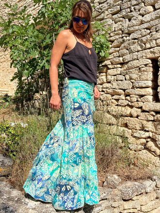 SANTANA - Jupe longue à volants pour femmes du 34 au 54, patron de couture pdf à télécharger, jupe bohême bleue et verte.