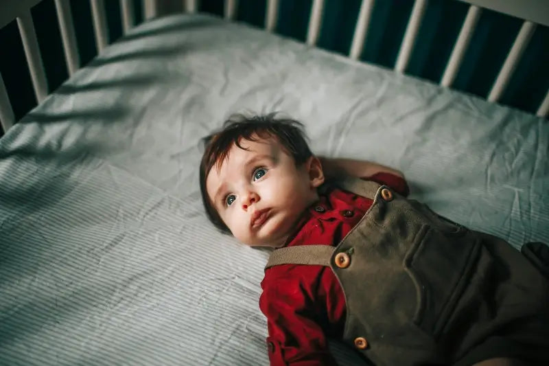 Patrons de salopette enfant à coudre, vêtements confortables et pratiques pour le quotidien.