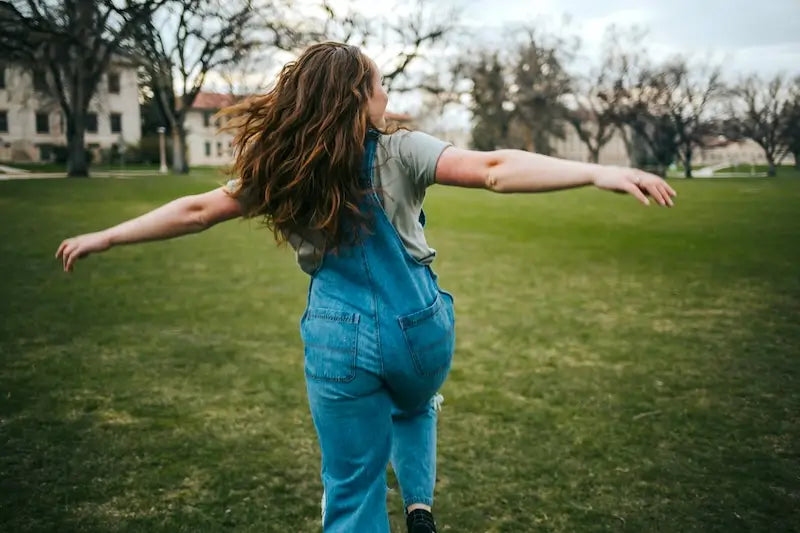 Patrons de salopette femme à coudre soi-même, modèles modernes et confortables.