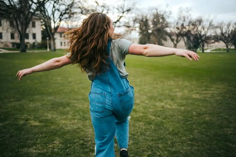 Patrons de salopette femme à coudre soi-même, modèles modernes et confortables.