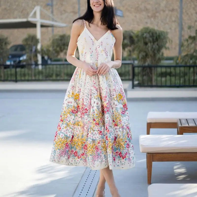 Robe d'été fluide à motif floral, exemple de Patrons de Robes de collection de patrons de couture pdf à télécharger.