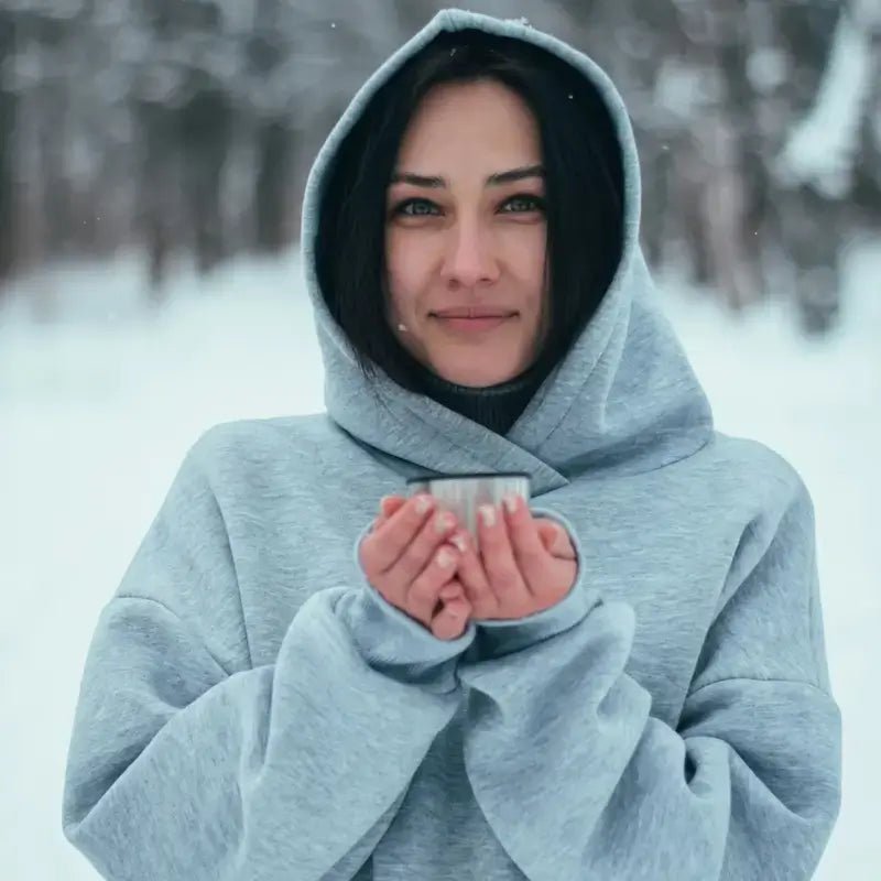 Femme en sweat à capuche gris - Patrons de Sweats Femme, collection de patrons de couture pdf à télécharger