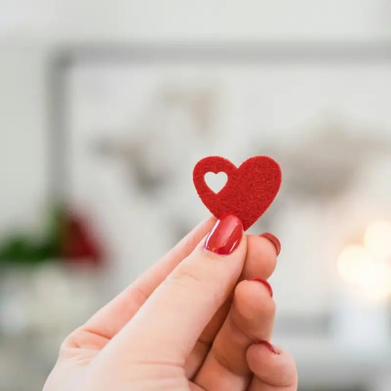 Cœur en feutre rouge, accessoire de la collection Patrons pour la Saint Valentin, collection de patrons de couture PDF à télécharger.