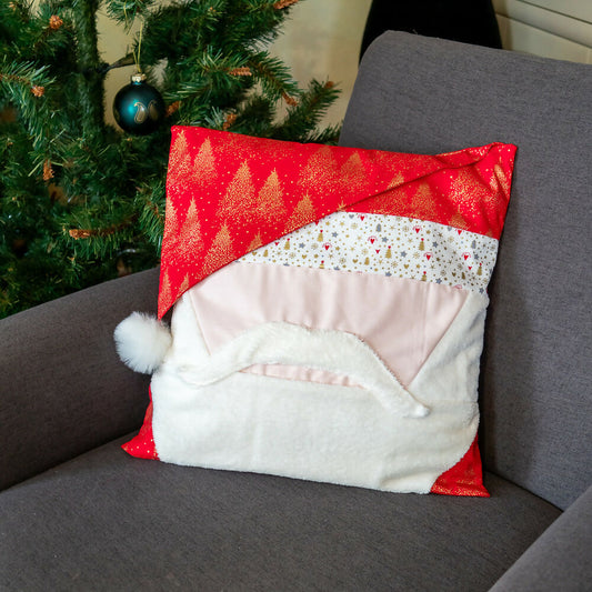 Housse de coussin Père Noël festive, idéale pour décorer votre salon pendant les fêtes de Noël.