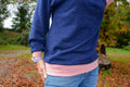 Pull CRYSTAL en laine bleu avec manches chauve-souris, à télécharger en patron de couture pdf. Style décontracté et confortable.