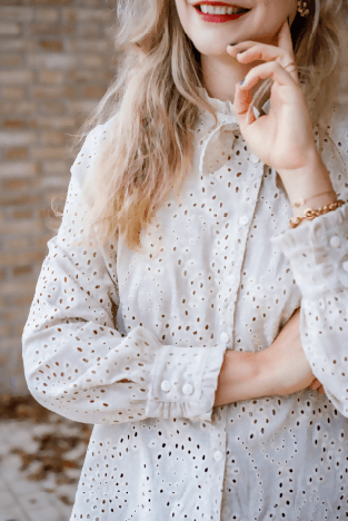 Blouse ENOÉ féminine à coudre, détails petits volants et col noué, style moderne, taille 32 à 56.