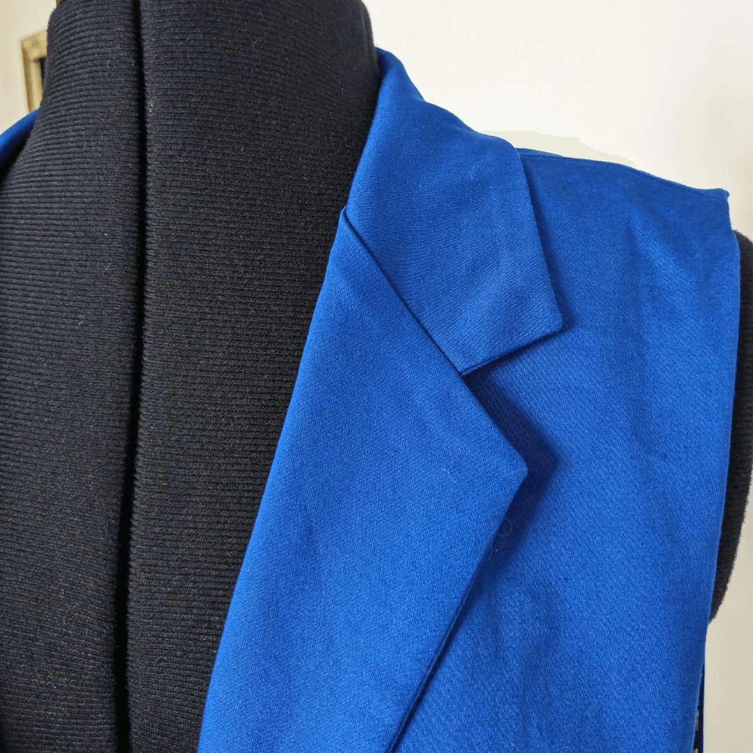 Blazer Isatis | Taille 32 à 52, patron de couture pdf à télécharger, détail du col et revers modernes et sophistiqués.