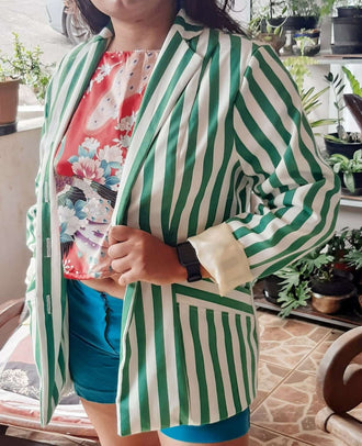 Blazer Orséis - T36 à 50 avec col à revers, poches, et fermeture boutonnée. Patron de couture pdf à télécharger disponible.