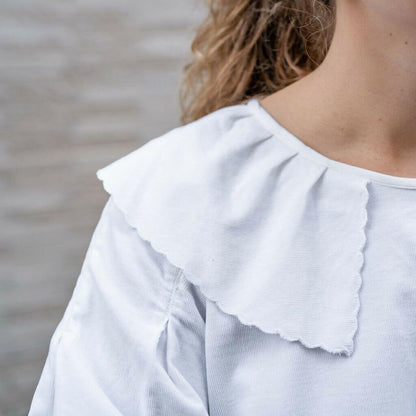 Blouse OYANA - 32 au 56, patron de couture PDF à télécharger, vue du col raffiné avec plis élégants et manches longues structurées.