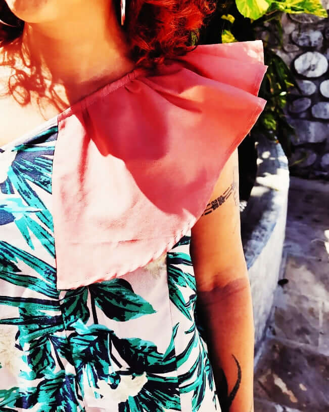 Blouse asymétrique avec volant, patron de couture en PDF, tailles 36 à 50, conception élégante pour couture à télécharger.