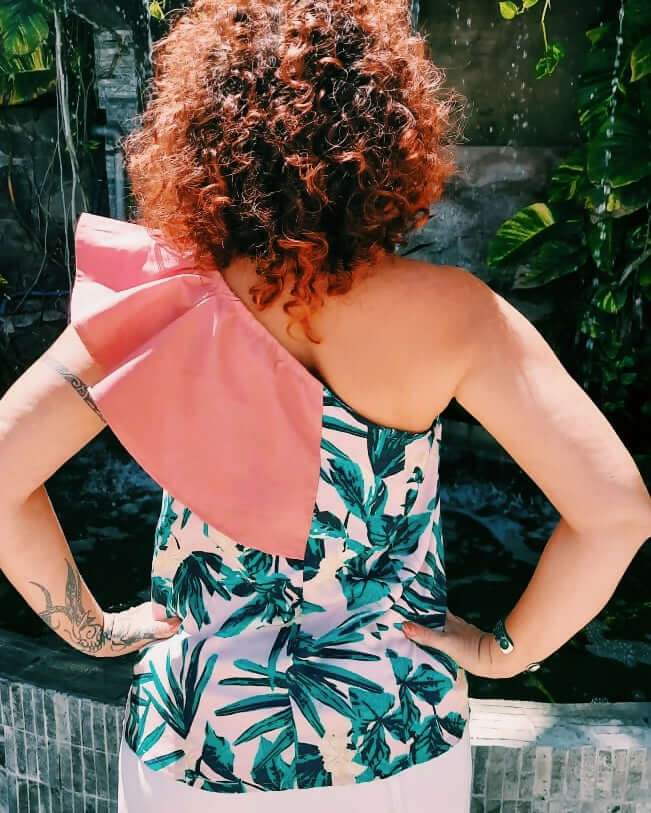 Blouse asymétrique à volant avec imprimé tropical, taille 36 à 50, patron PDF pour couture à télécharger.