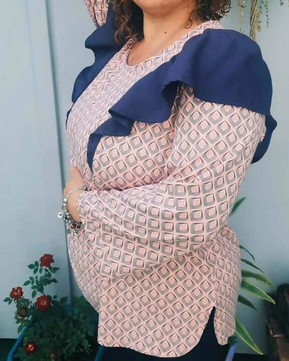 Blouse Thalie à volants, col rond et manches longues, taille 36 à 50, patron de couture PDF à télécharger.