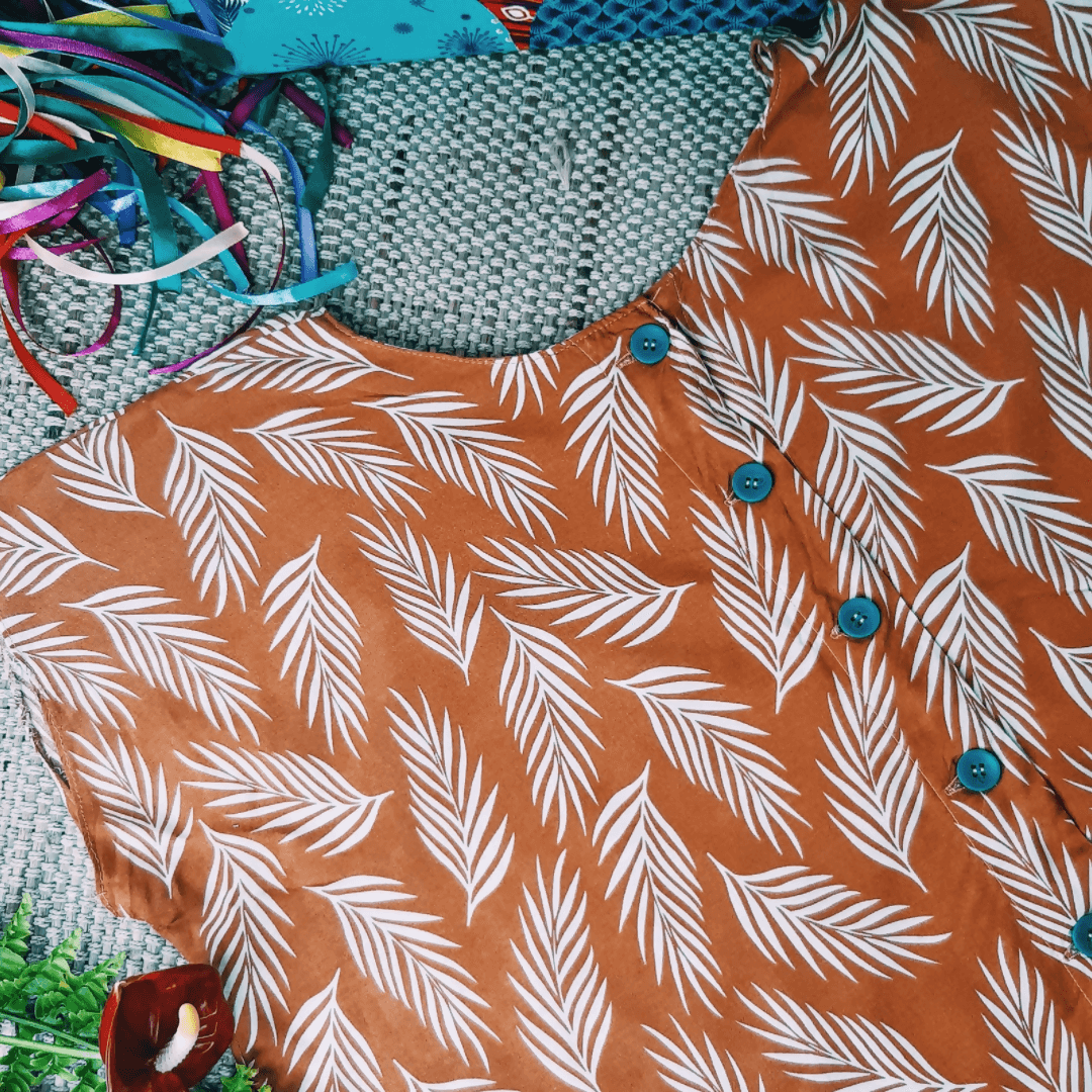 Blouse Télès - T36 à 50 avec boutons et motif à feuilles, patron de couture pdf à télécharger.