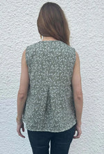Blouse ou robe Pierre de Lune avec motif fleuri, vue de dos, patron de couture pdf à télécharger, élégance et confort.