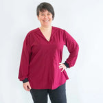 Blouse robe effet chemise Myrtille, rouge bordeaux, encolure en V, manches longues, élégance et confort.
