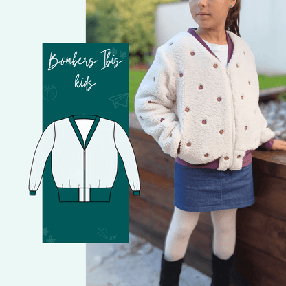 Enfant portant le Bombers Ibis kids | Taille 2 à 12 ans, blouson original avec col V et bord-côte, patron de couture pdf à télécharger.