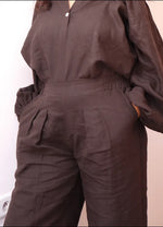 CALI PANTALON-taille de 30 à 58 EU en lin, patron de couture pdf à télécharger, avec plis chics et poches latérales, vue avant.
