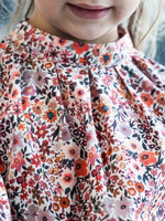 CERISE - la blouse/robe à plis, patron de couture pdf à télécharger, détail des plis élégants et col montant fleuri.