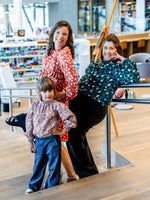 Patron de couture pdf à télécharger de CERISE - la blouse/robe à plis pour femmes, exhibant design élégant avec manches et col.