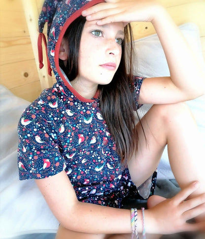 COMBYPYJ' MINUIT du 6 au 16 ans, modèle pour filles en tissu coloré avec capuche.