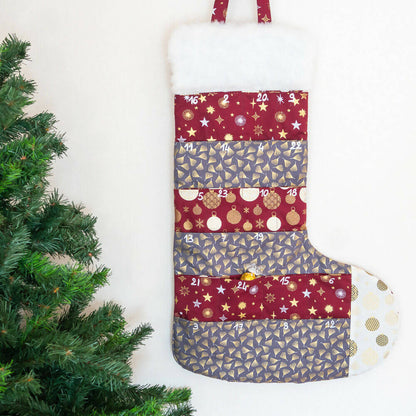 Calendrier de l'avent chaussette de Noël avec patrons de couture PDF à télécharger, design original à rayures.