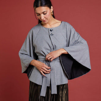 Cape La Captivante - TU, patron de couture pdf à télécharger pour couture festive élégante, aperçu du produit en automne 2022.