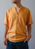 Chemise - XS/XXL - JACOMO en lin pour homme, patron de couture PDF à télécharger, style smart-casual, manches courtes, couleur orange.