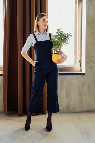 Combinaison - XS/XL - Lady Moderna, modèle portant une combinaison élégante, patron de couture pdf à télécharger, style moderne et tendance.