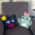 Coussins cactus à personnaliser sur un fauteuil, coussins amusants, patron de couture pdf à télécharger disponible.
