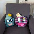 Coussins cactus à personnaliser sur un fauteuil, exemple de patron de couture pdf à télécharger, amusants et uniques.