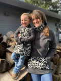Duo Mère-Fille de robe sweat MILA (2-16 Ans / 34-54) en tissu à motif léopard, patron de couture pdf à télécharger