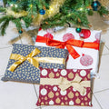 Emballage cadeau zéro déchet – Waouh! sous sapin de Noël avec motifs festifs et rubans colorés, patron de couture PDF à télécharger