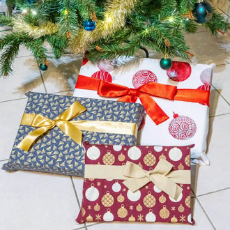 Emballage cadeau zéro déchet – Waouh! sous sapin de Noël avec motifs festifs et rubans colorés, patron de couture PDF à télécharger