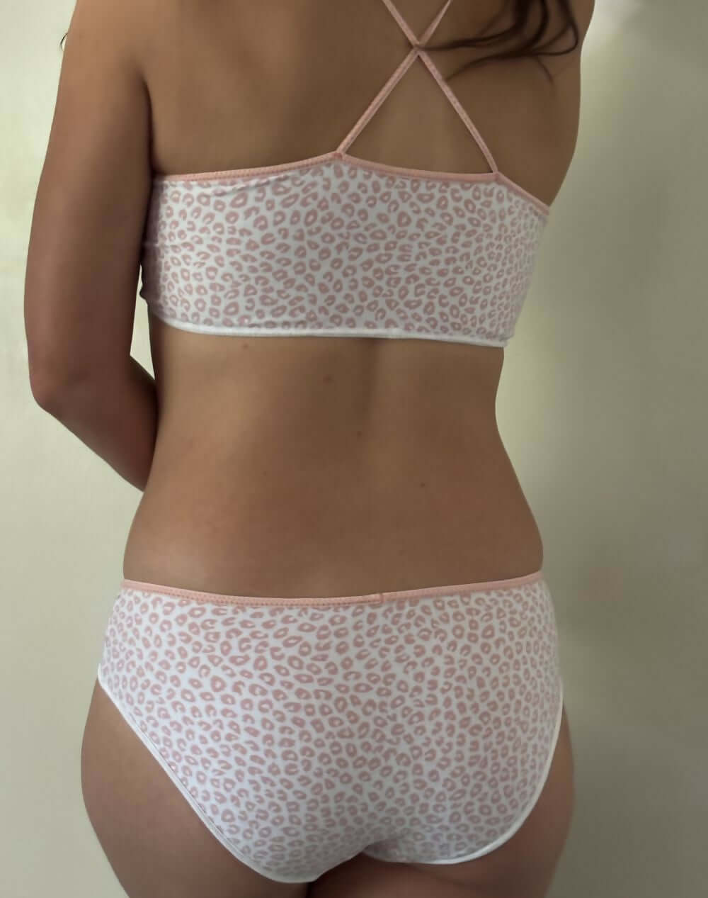 Ensemble Culotte & Camisole ALWENA du 34 au 54, patron de couture pdf à télécharger, lingerie confortable et facile à coudre.