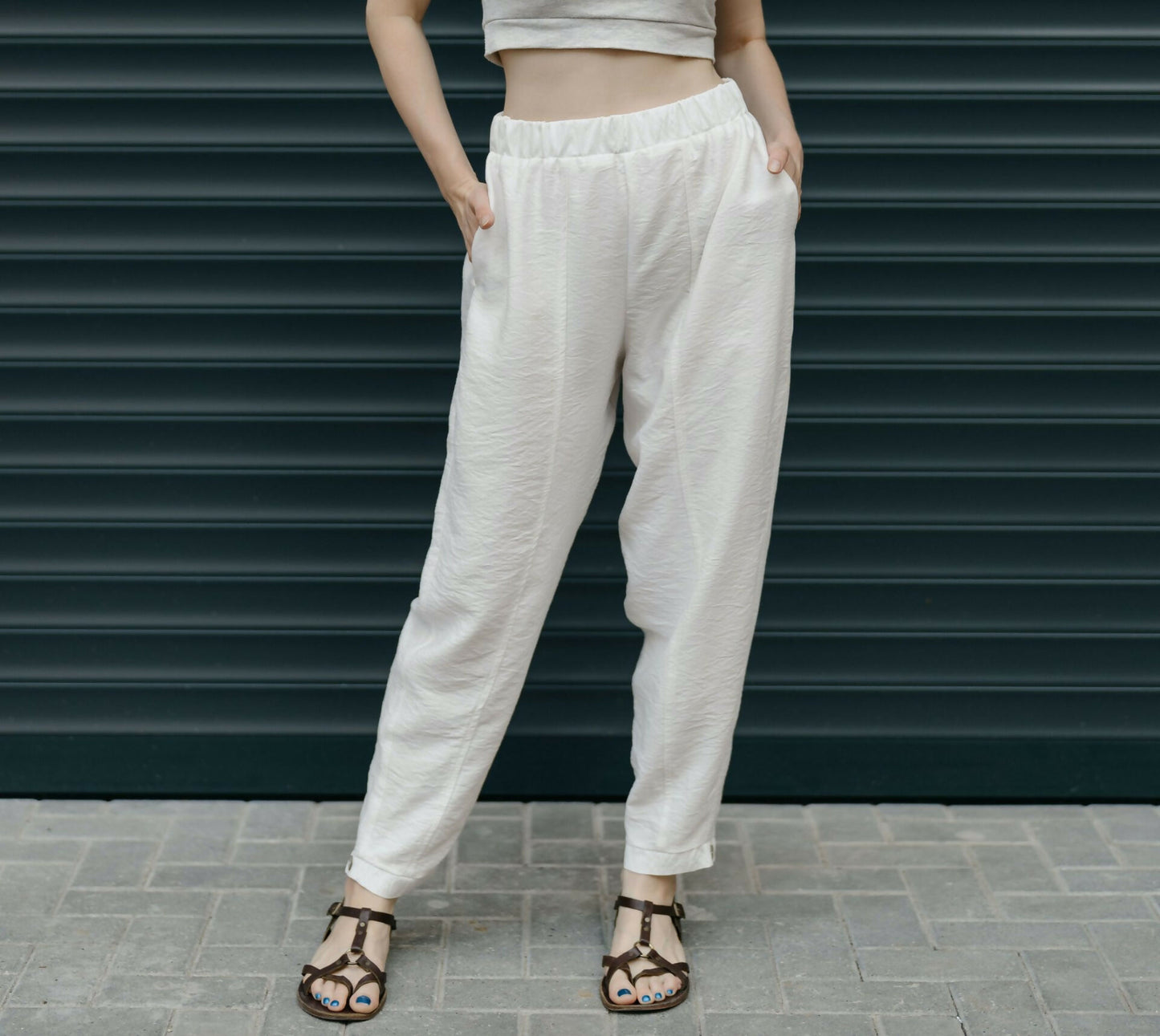 Femme portant un Ensemble pantalon et haut pour femme - XXS/XL - SIMPLY SOPHISTICATED, patron de couture pdf à télécharger.