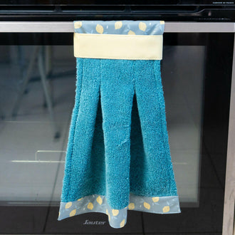 Essuie-main Miss Cactus bleu accroché au four, patron de couture pdf à télécharger, facile pour cuisine, niveau débutant.