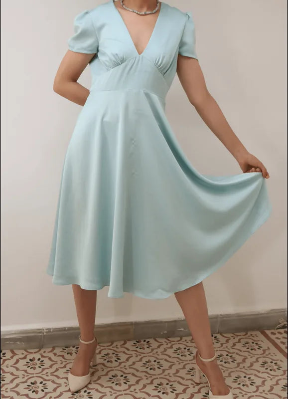 FAYA ROBE-taille de 30 à 58 EU élégante avec col V audacieux, manches courtes, patron de couture pdf à télécharger.