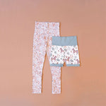 GRENADE - Le legging et short évolutif, patron de couture pdf à télécharger, portant des motifs fantaisie pour enfants sur fond beige.