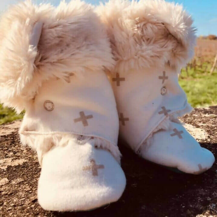 GRIOTTES - Les chaussons montants (ou pas), patron de couture pdf à télécharger, chaussons bébé chauds et mignons sur pierre