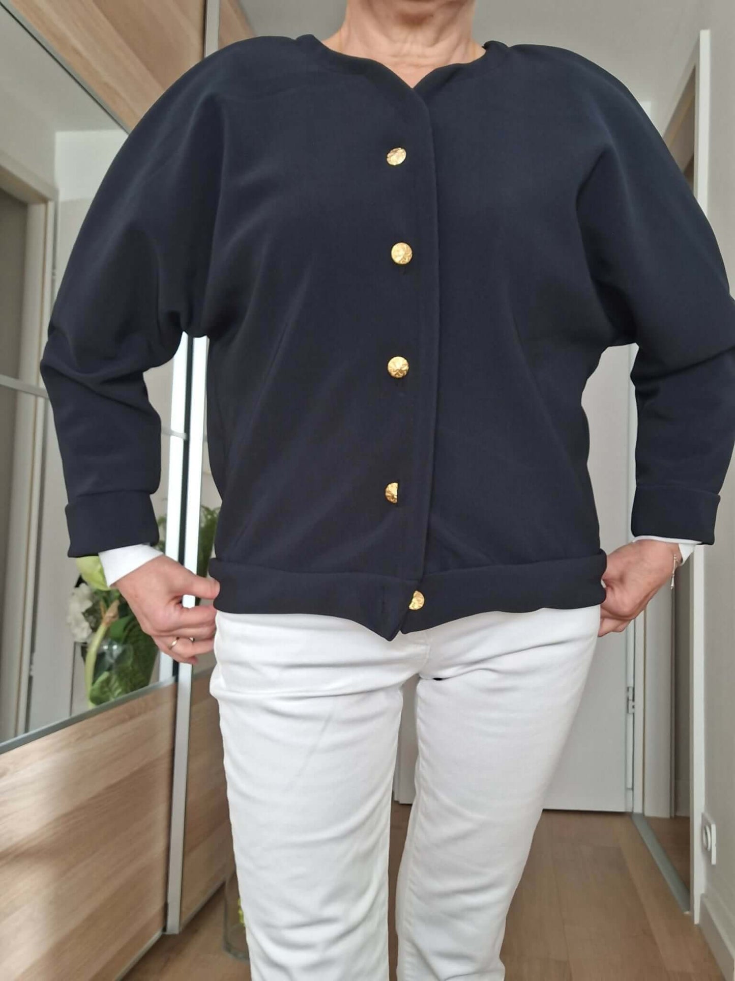 Gilet Emeraude avec manches chauve-souris, style kimono, patron de couture pdf à télécharger, modèle décontracté et confortable.