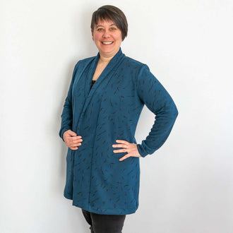 Gilet femme Jasmin bleu, élégant et confortable, disponible de la taille 34 à 56, parfait pour la mi-saison.