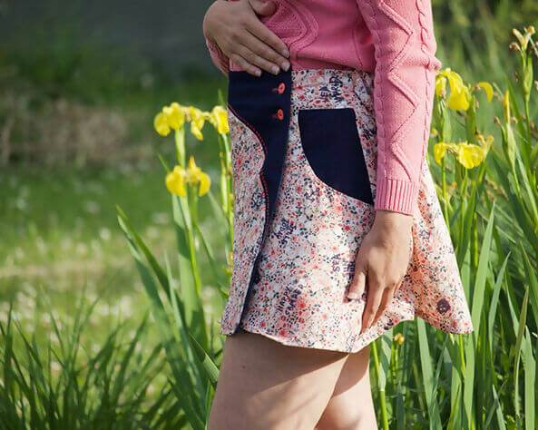 Jupe Améthyste - patron de couture pdf à télécharger, jupe portefeuille fleurie ajustée, pensée pour sublimer toutes les silhouettes.