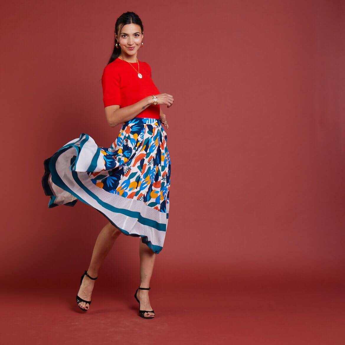 Jupe La Prodigieuse - T34 à 48 en mouvement, collection "Que la fête commence", patron de couture PDF à télécharger.