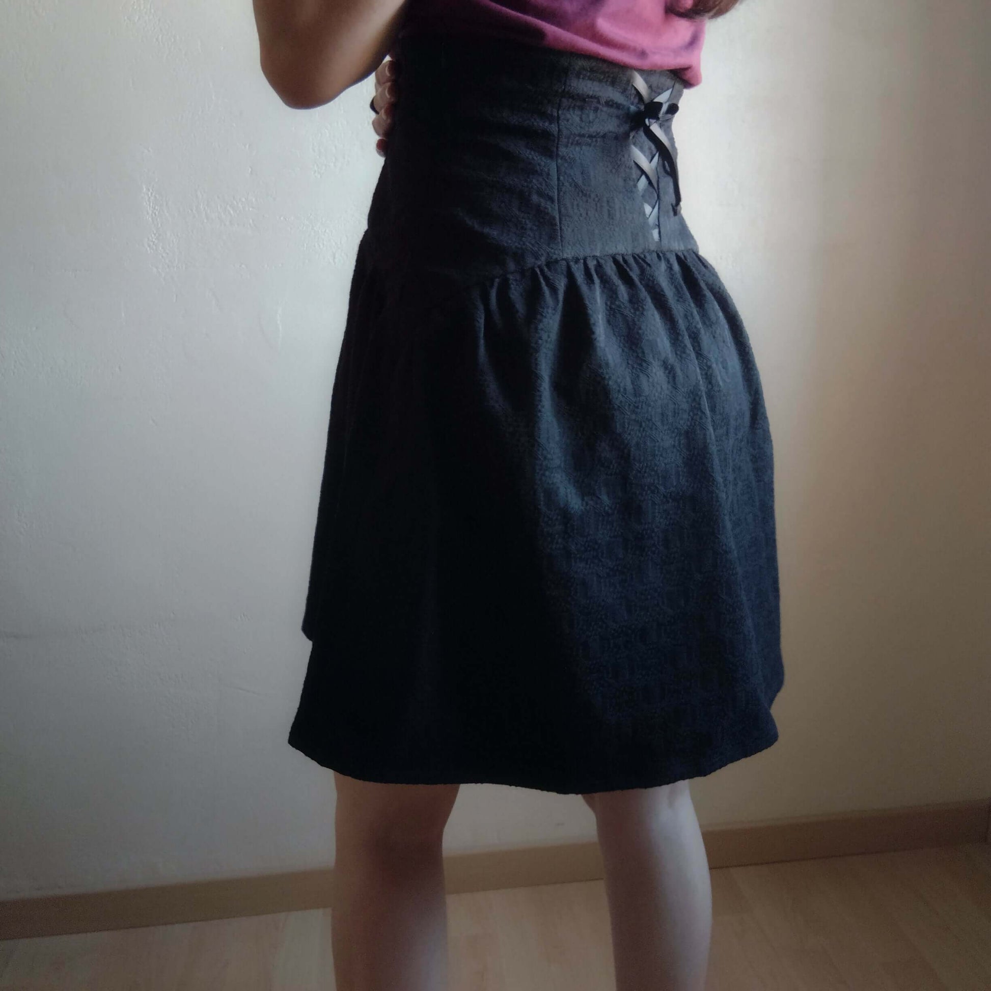 Jupe "Lunapé" du 32 au 60 avec taille haute et faux laçage, patron de couture pdf à télécharger.