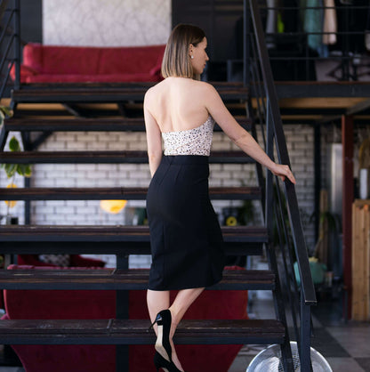 Femme portant une jupe noire, Jupe - XXS/XL - QUEEN LINE, patron de couture pdf à télécharger