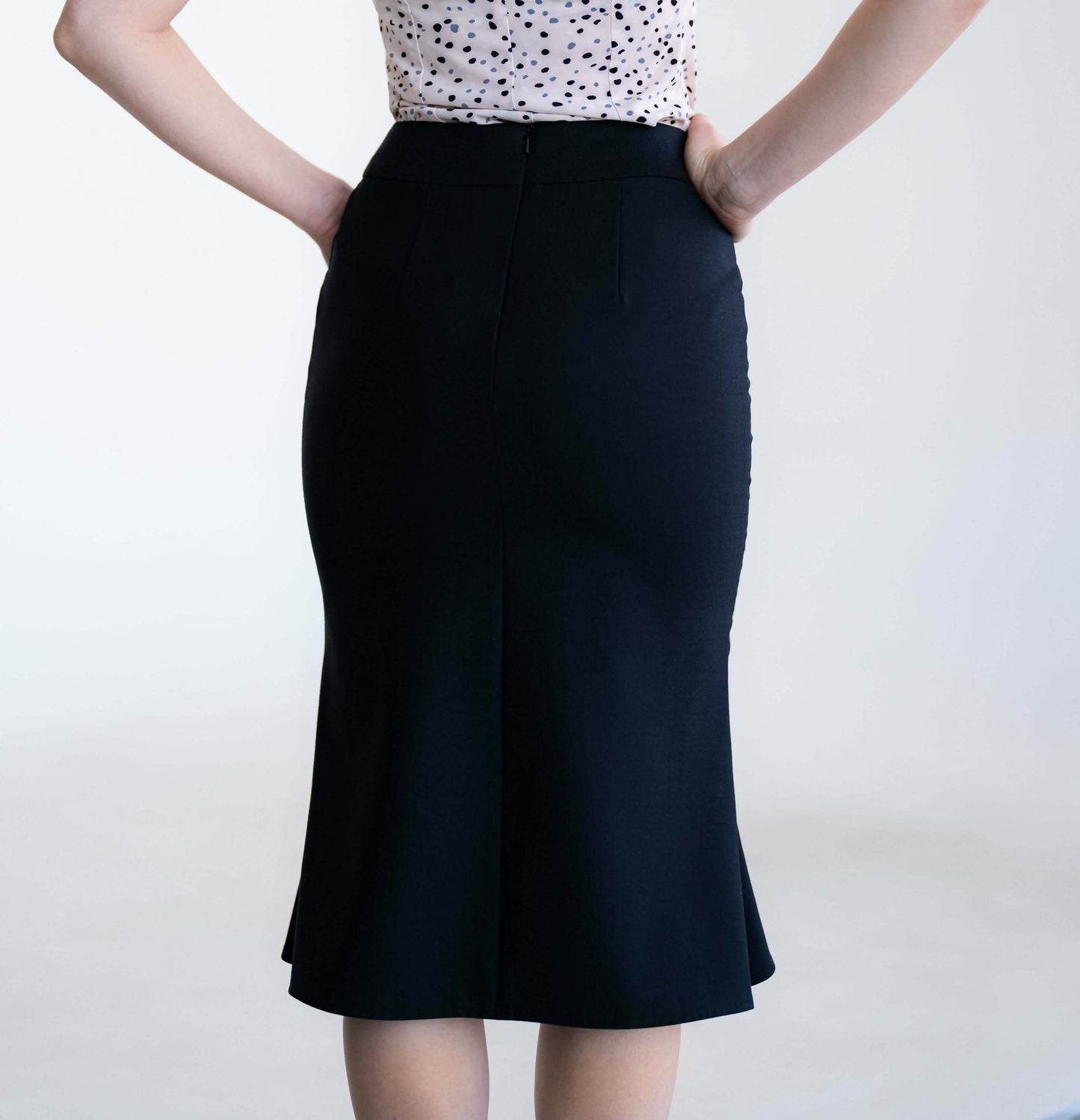 Vue arrière de la Jupe - XXS/XL - QUEEN LINE, patron de couture PDF à télécharger, femme intermédiaire, tailles XS à XL, format A4/A0/US Letter.