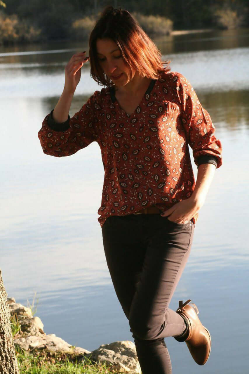 La Blouse CYCLADINE du 34 au 52, blouse femme élégante, style sport-chic, patron de couture pdf à télécharger.