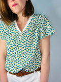 La blouse COLYNE du 34 au 48, blouse chic à motifs, patron de couture pdf à télécharger.