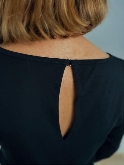 Vue arrière de La combi Blend Du 32 au 52 montrant le dos en jersey avec fermeture, patron de couture pdf à télécharger.