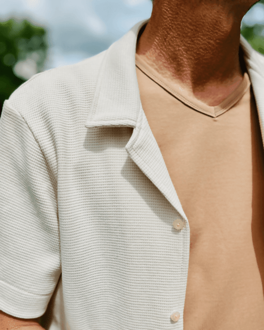 La (sur)chemise Cool du 38 au 54 en jersey avec col ouvert et manches courtes, parfait pour un look décontracté.